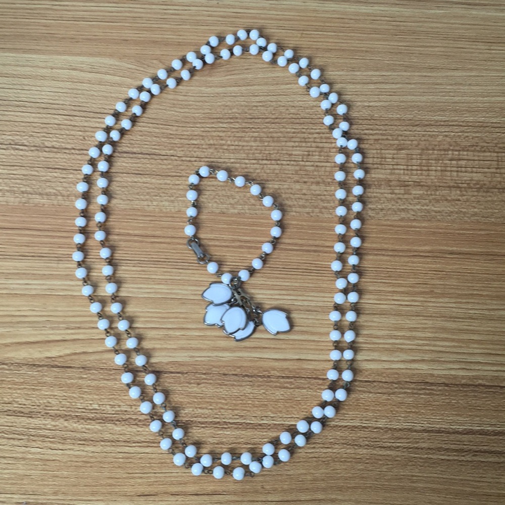 Vintage white bracelet and necklace combo